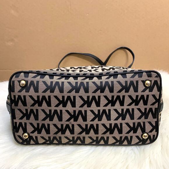 MICHAEL KORS Black/White Monogrammed Canvas JET SET GRAB BAG Tote - Picture 11 of 16